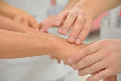 高血糖患者日常生活中应注意的事项是什么？